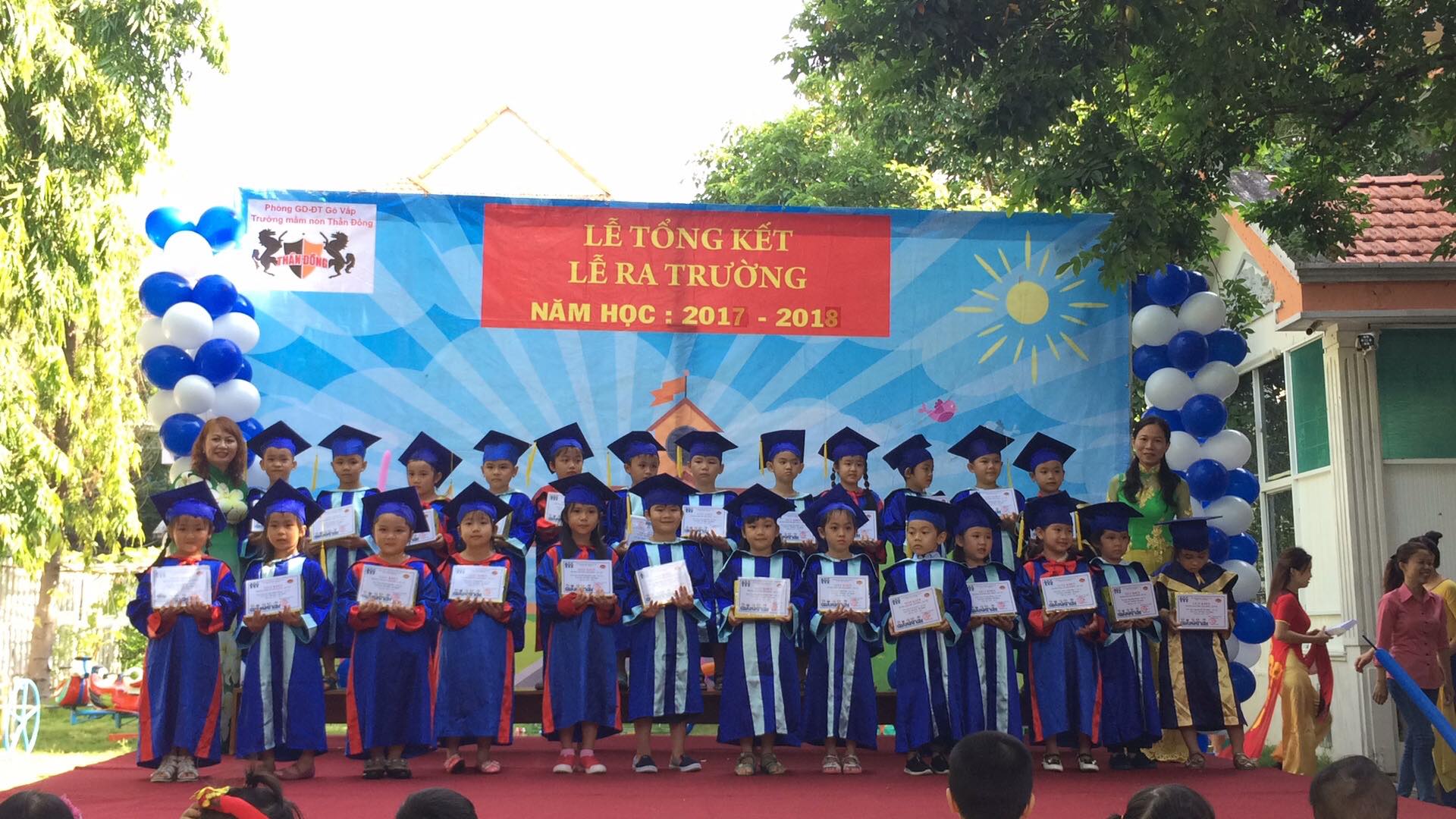 LỄ TỔNG KẾT VÀ LỄ RA TRƯỜNG NĂM HỌC 2017 - 2018